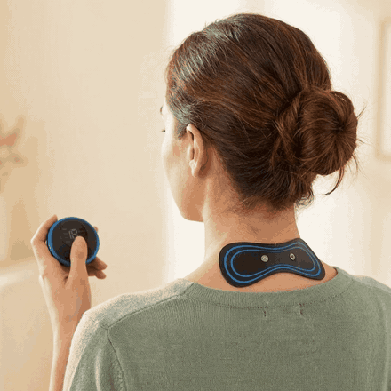 Démonstration du mini masseur EMS Relaxialis avec sa télécommande